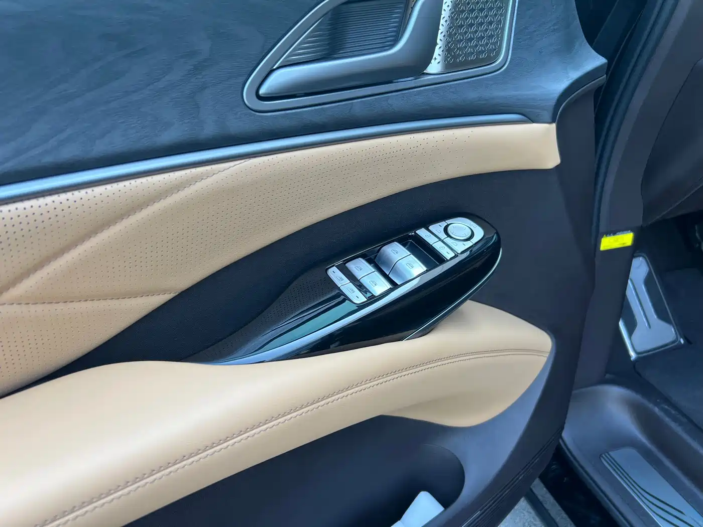 Denza D9 2025 DM-i Smart Driving Edition 1020 AWD Flagship фото 11