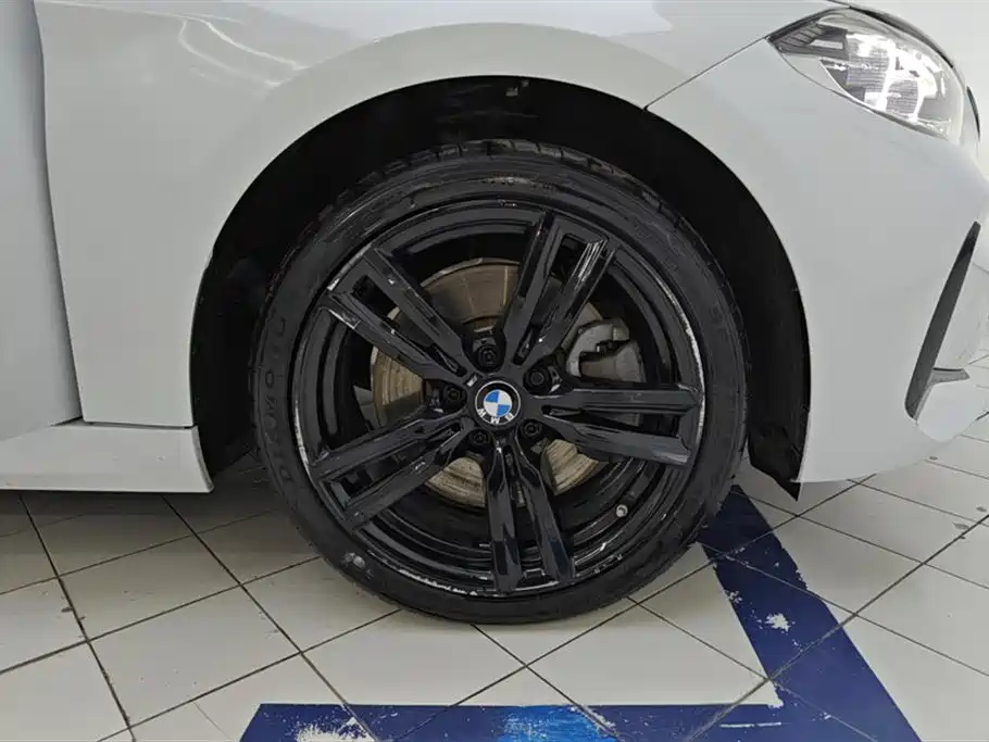 BMW 1 Series 2021 125i M Sport Black Night Edition фото 6