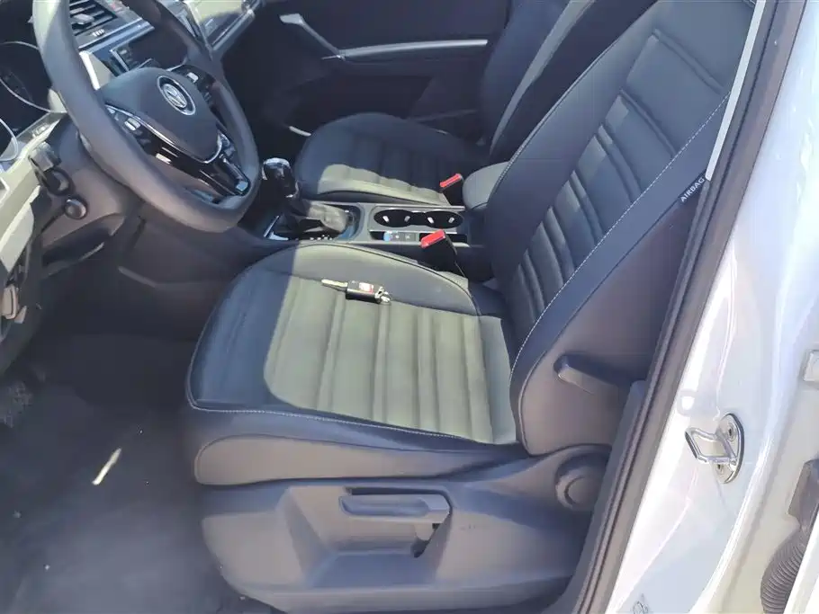 Volkswagen Touran 2018 Touran L 280TSI DSG Comfort 7-seater China V фото 9