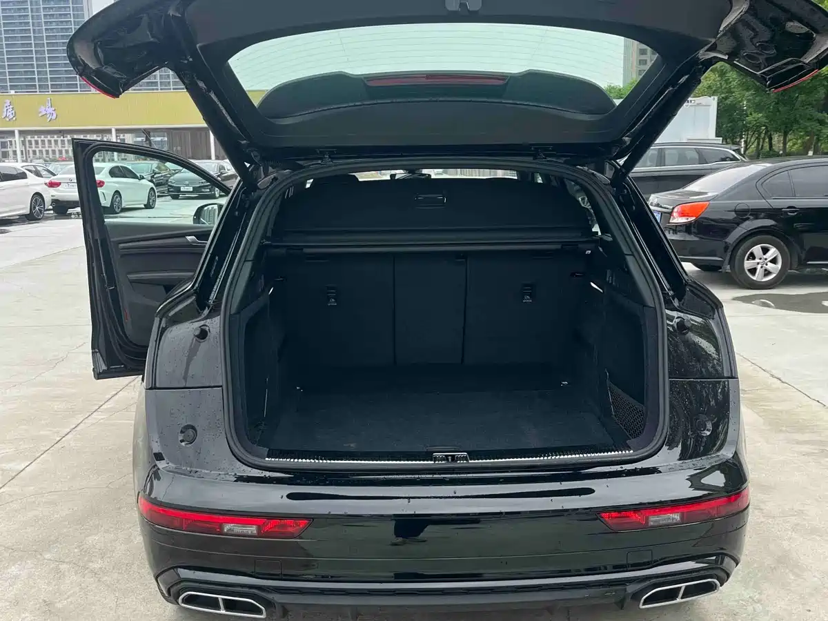 Audi Q5L 2025 45th Anniversary Edition 45 TFSI Premium Sport фото 16