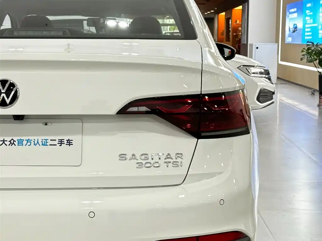 VOLKSWAGEN SAGITAR