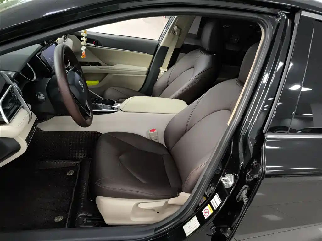 Toyota Camry 2018 2.0E Elite Edition фото 12