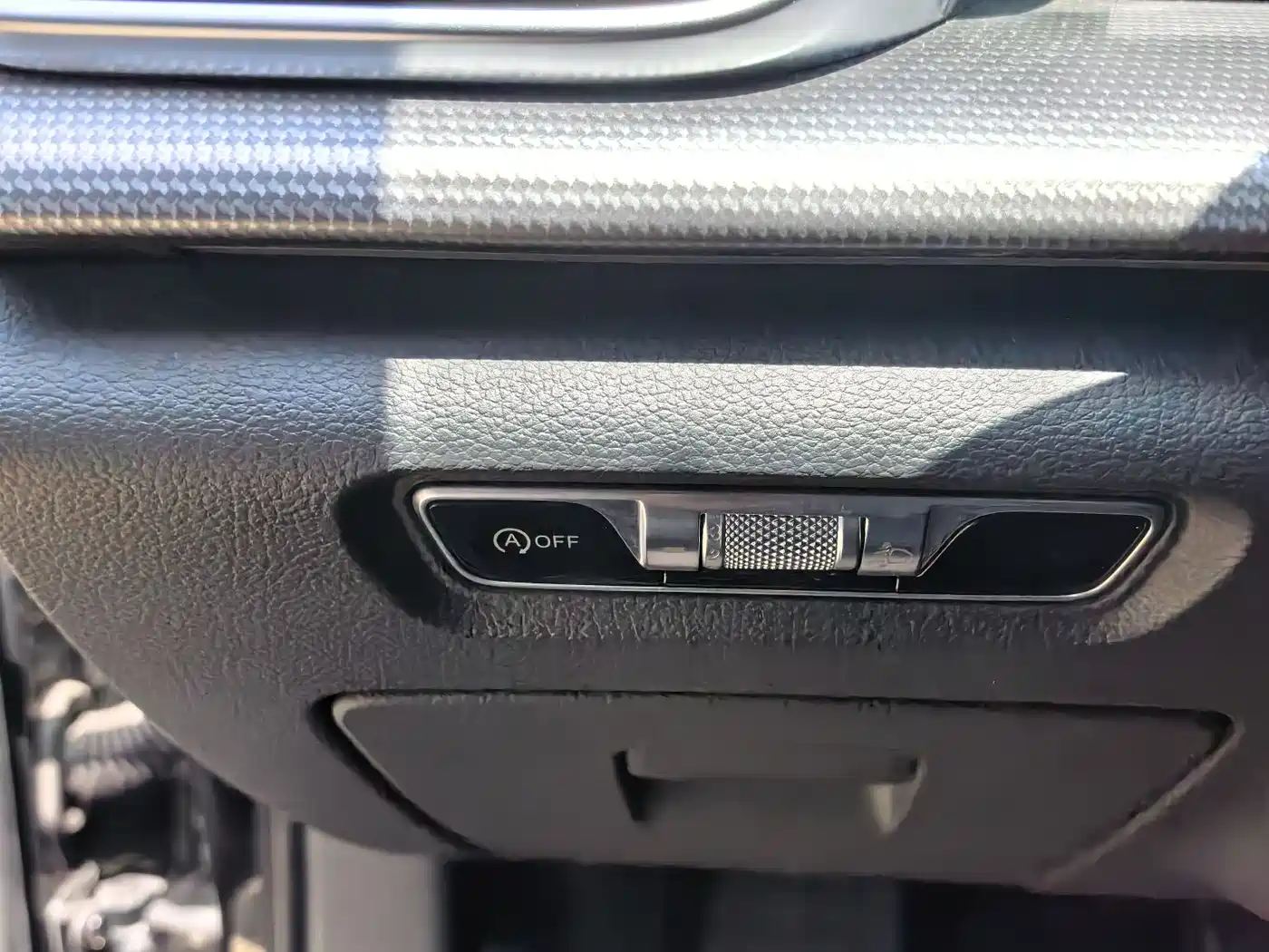 Hongqi H5 2024 1.5T DCT Smart Connect Flag Rhythm Edition фото 7