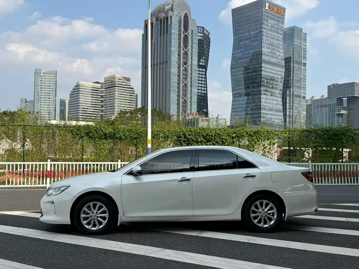 Toyota Camry 2015 2.0G Leading Edition фото 3