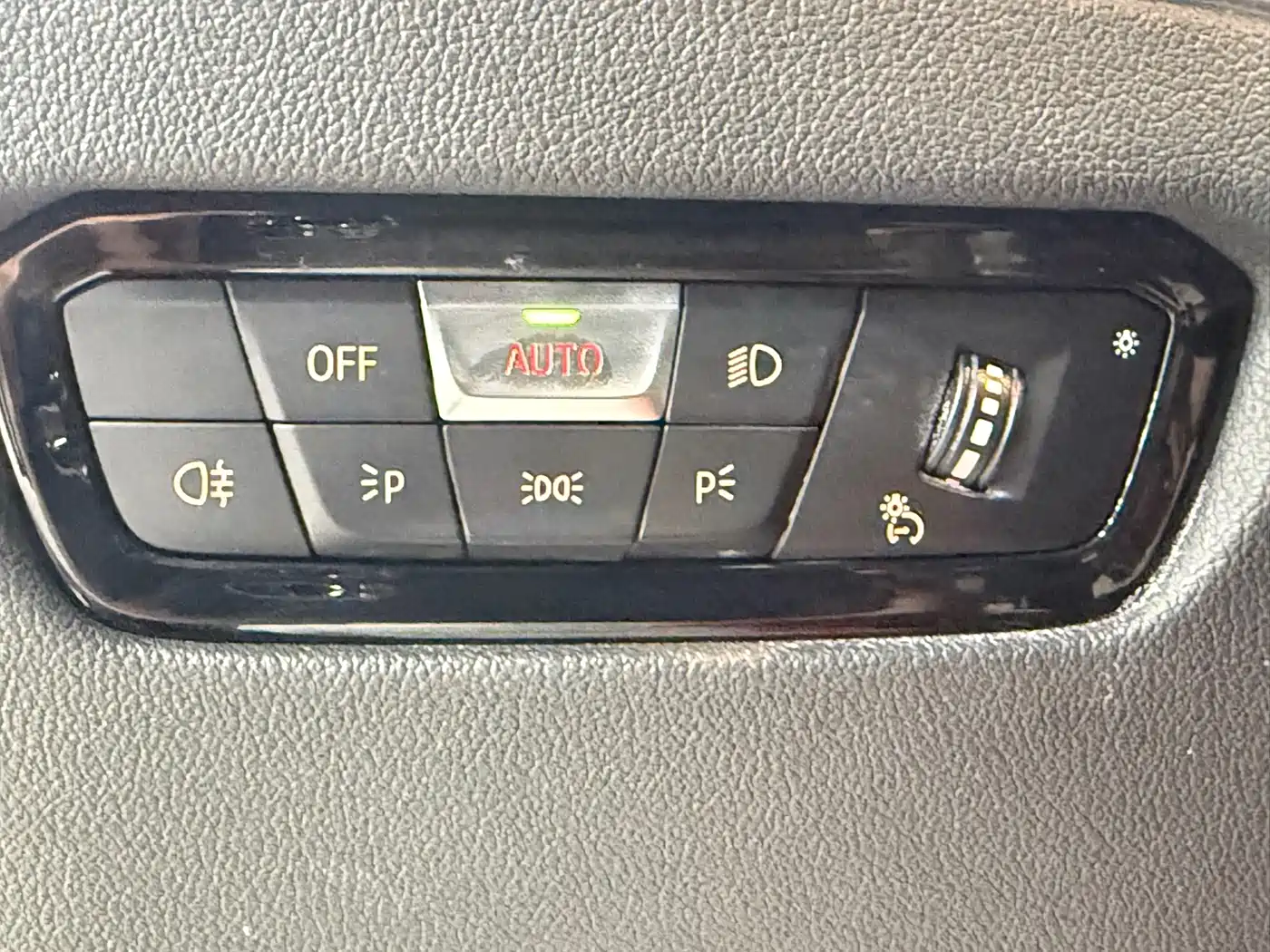 BMW 3 Series 2023 320Li M Sport Package фото 15
