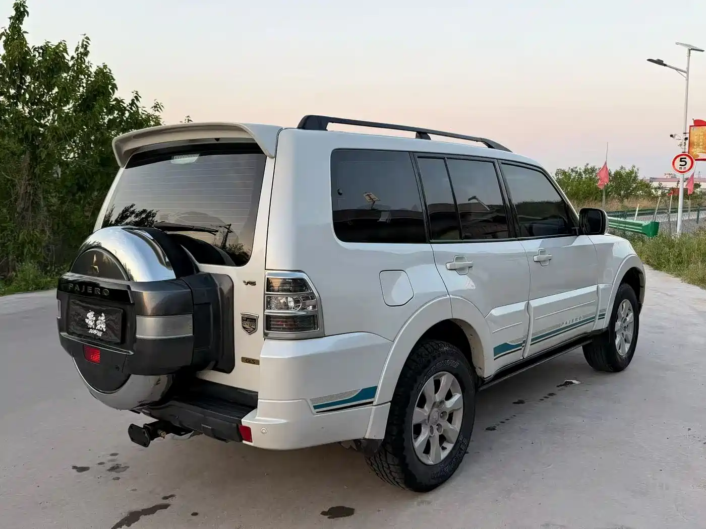 Mitsubishi Pajero (Import) 2019 3.0L Auto Standard Version фото 5
