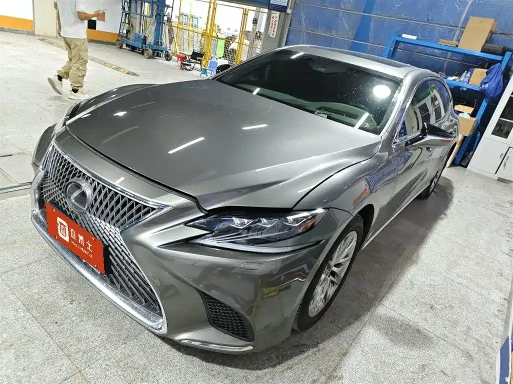 Lexus LS 2018 500h Luxury Edition China V