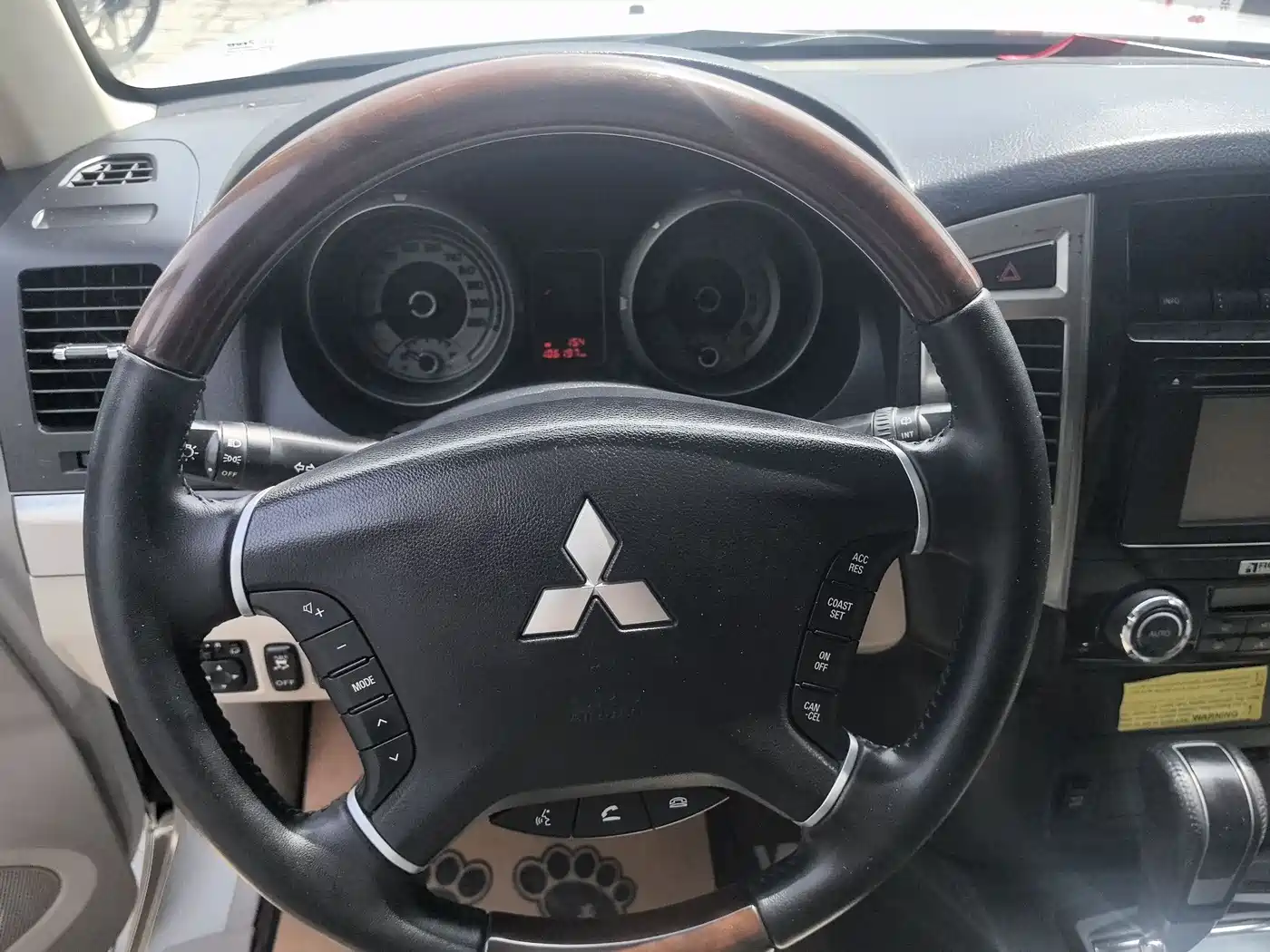 Mitsubishi Pajero (Import) 2018 3.0L Automatic Premium Edition фото 15