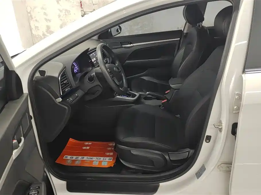 Hyundai Elantra 2016 Model 1.6L Automatic Smart Elite фото 9