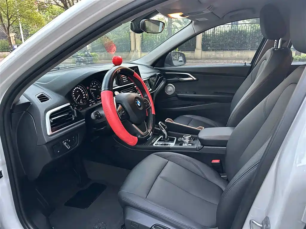 BMW 1 Series 2022 120i M Sport фото 7
