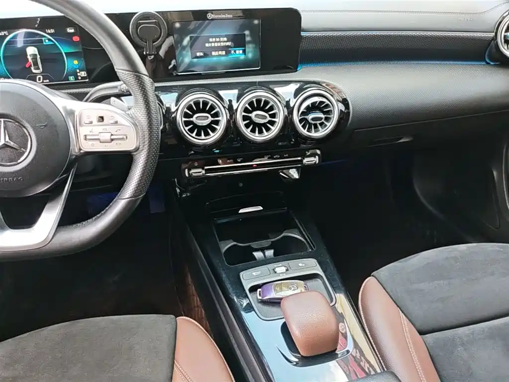Mercedes-Benz A-Class 2019 A 180 L Sport Sedan фото 13