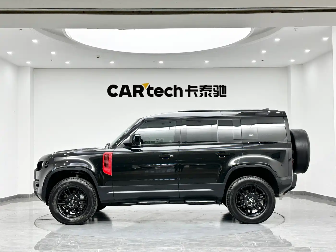 Land Rover Defender 2021 110 P400 SE фото 5