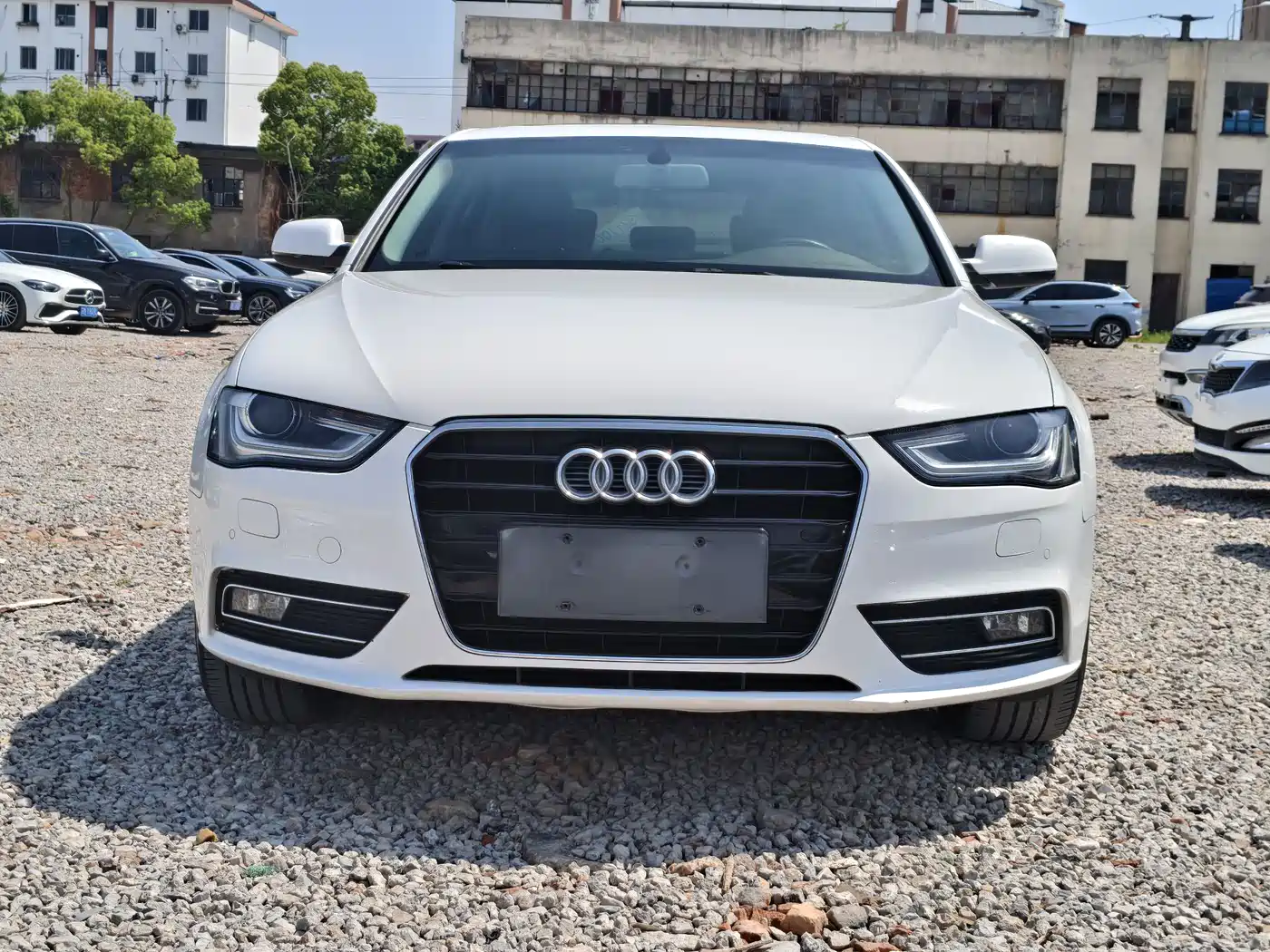 Audi A4L 2013 35 TFSI Automatic Standard фото 2