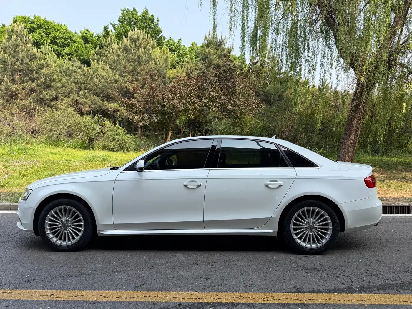 Audi A4L 2015 35 TFSI Auto Comfort фото 3