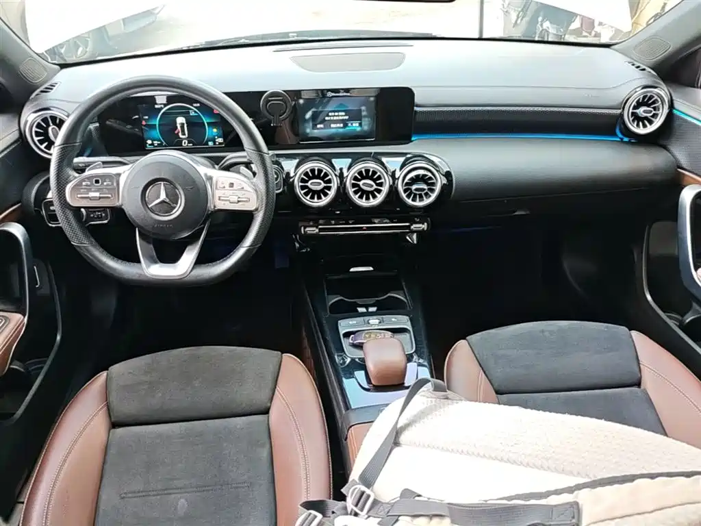 Mercedes-Benz A-Class 2019 A 180 L Sport Sedan фото 10