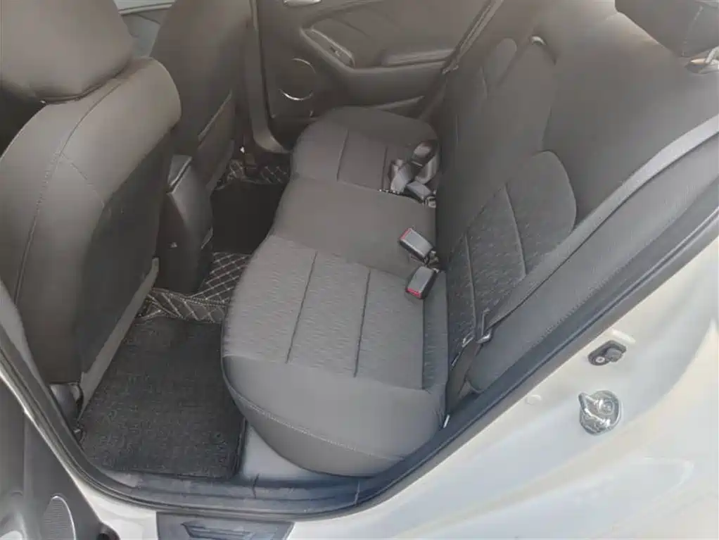 Kia K3 2013 1.6L Automatic GLS фото 4