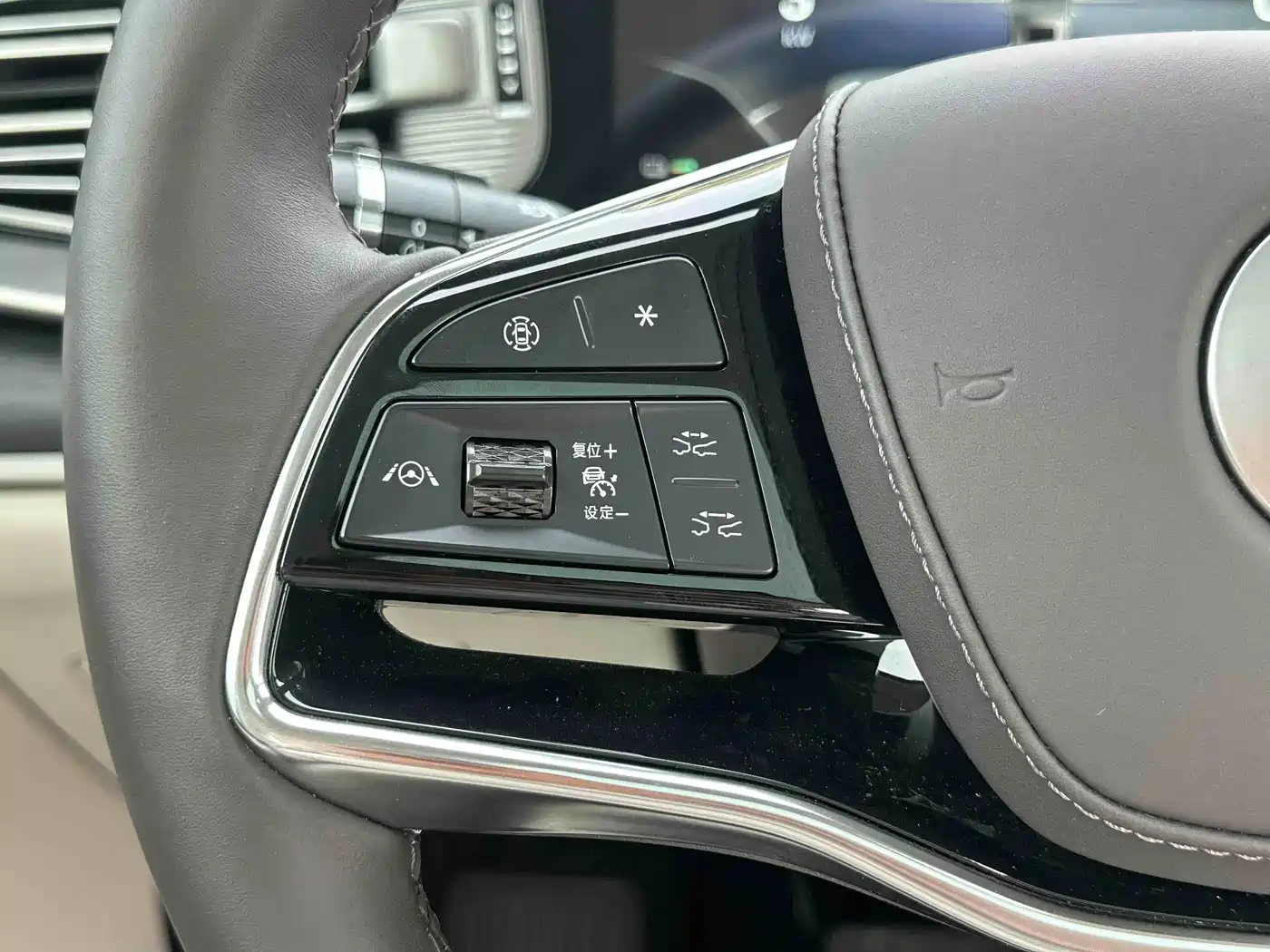 Denza D9 2024 DM-i 980 AWD Prestige фото 26