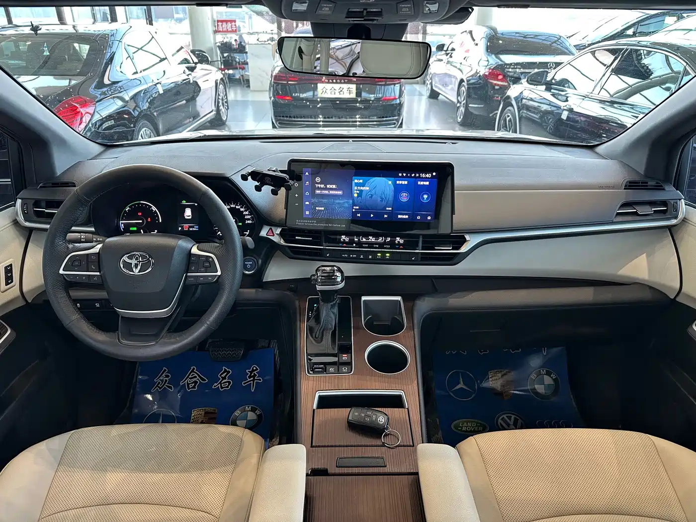 Toyota Granvia 2023 2.5L Hybrid Prestige PLUS Edition фото 10