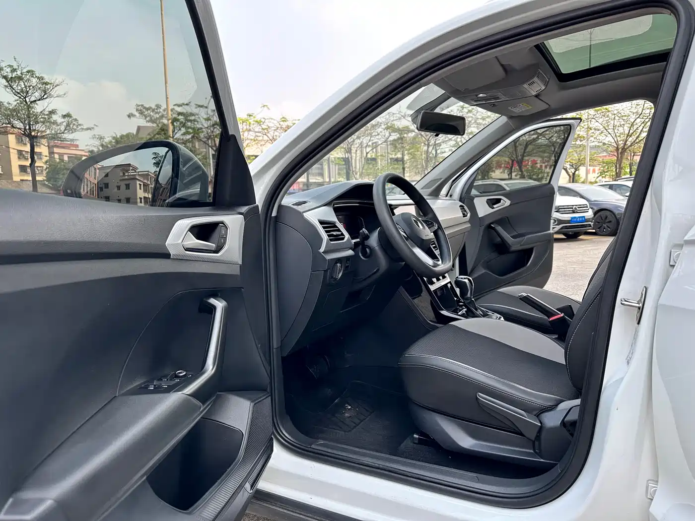 Volkswagen Tanying 2021 1.5L Automatic Smart Connect Edition фото 11