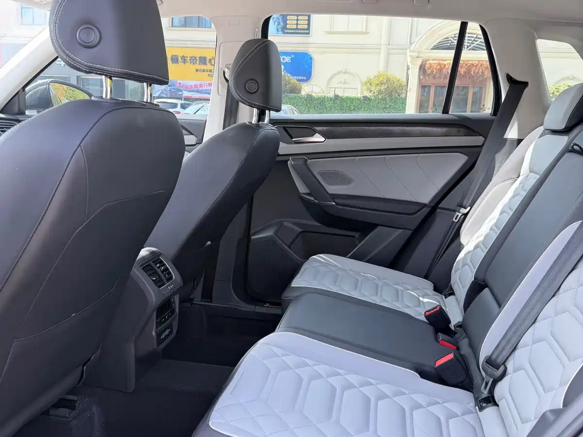 Volkswagen Tayron 2023 280TSI 2WD Luxury Plus Advanced Edition фото 6