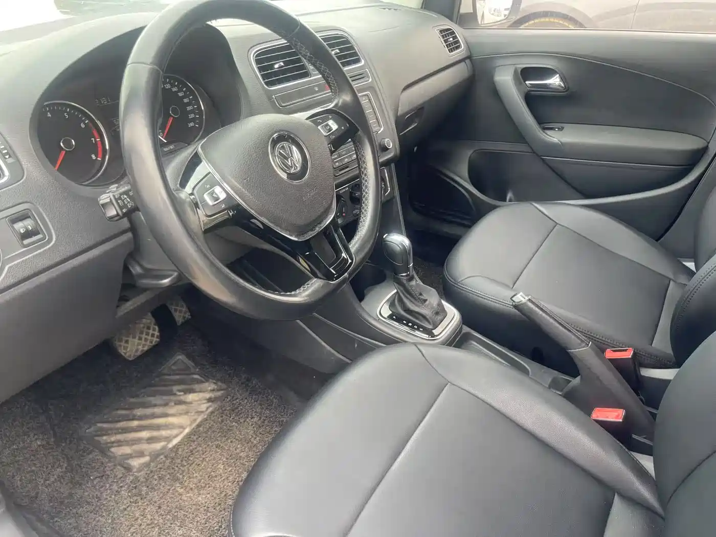 Volkswagen Polo 2018 1.5L Auto Comfort фото 8