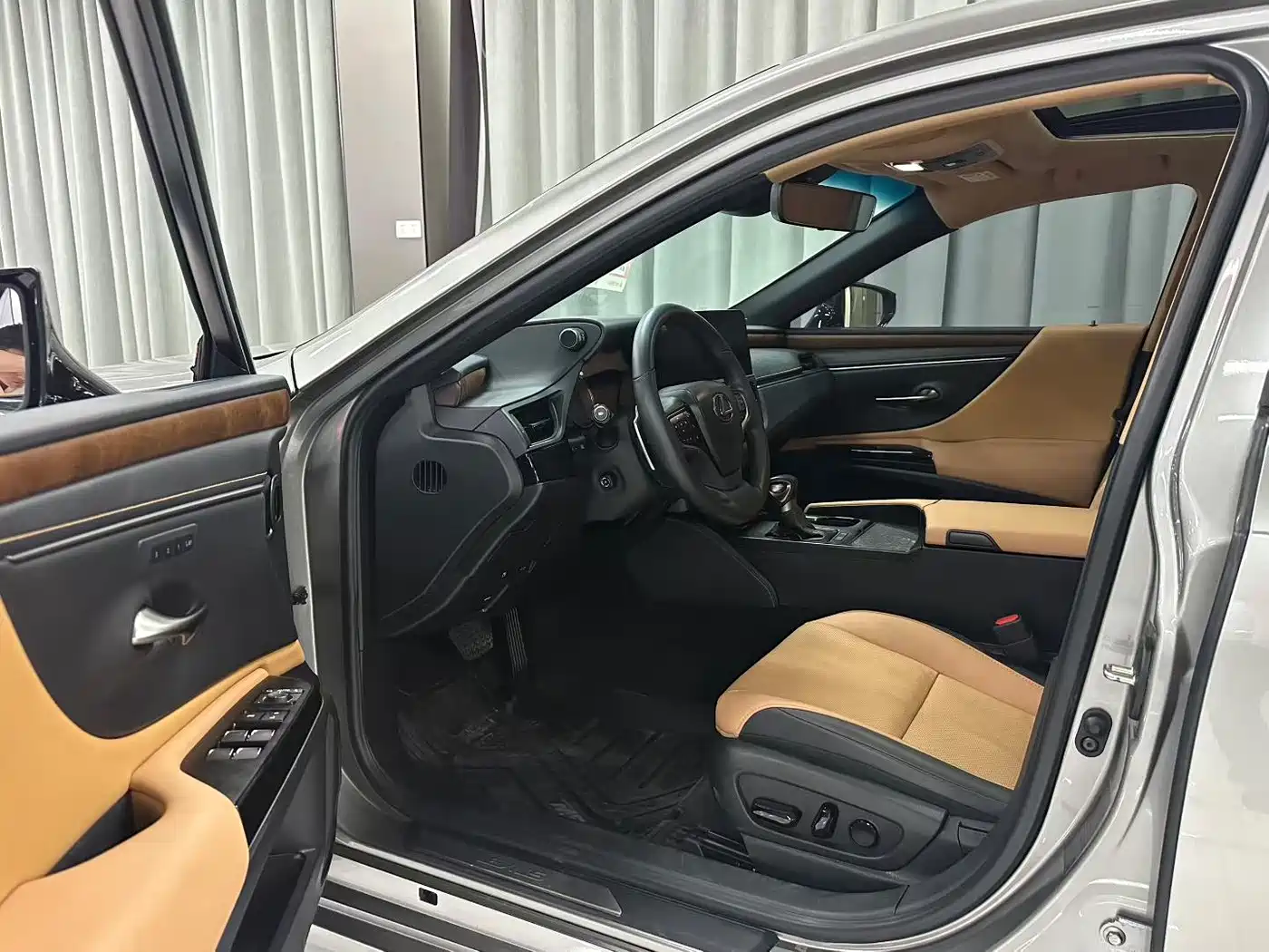 Lexus ES 2024 200 Premium Edition фото 4