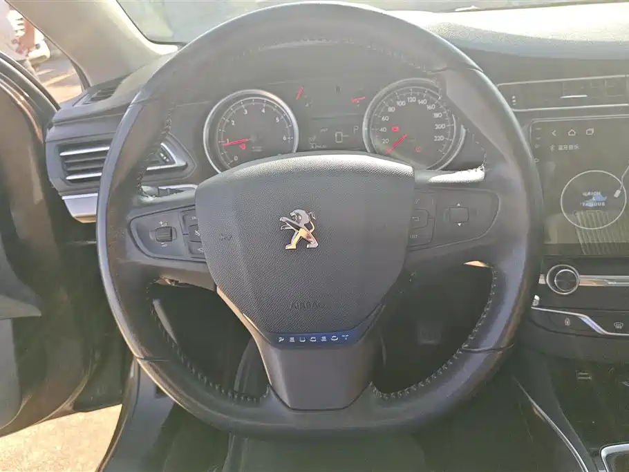 Peugeot 408 2015 Model 1.2T Automatic Luxury Edition фото 15