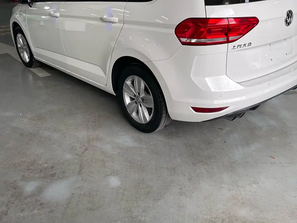 Volkswagen Touran 2018 Touran L 280TSI DSG Trendline 7-seater China V фото 6