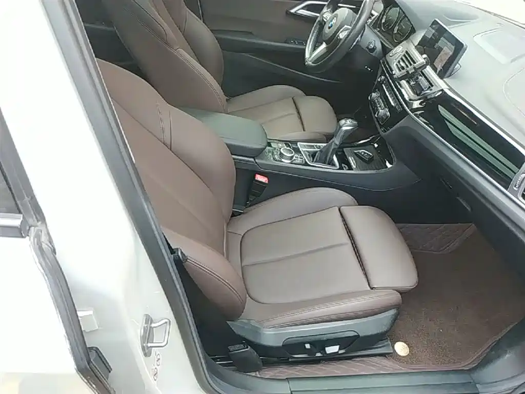 BMW 1 Series 2019 120i Leading M Sport Package фото 25
