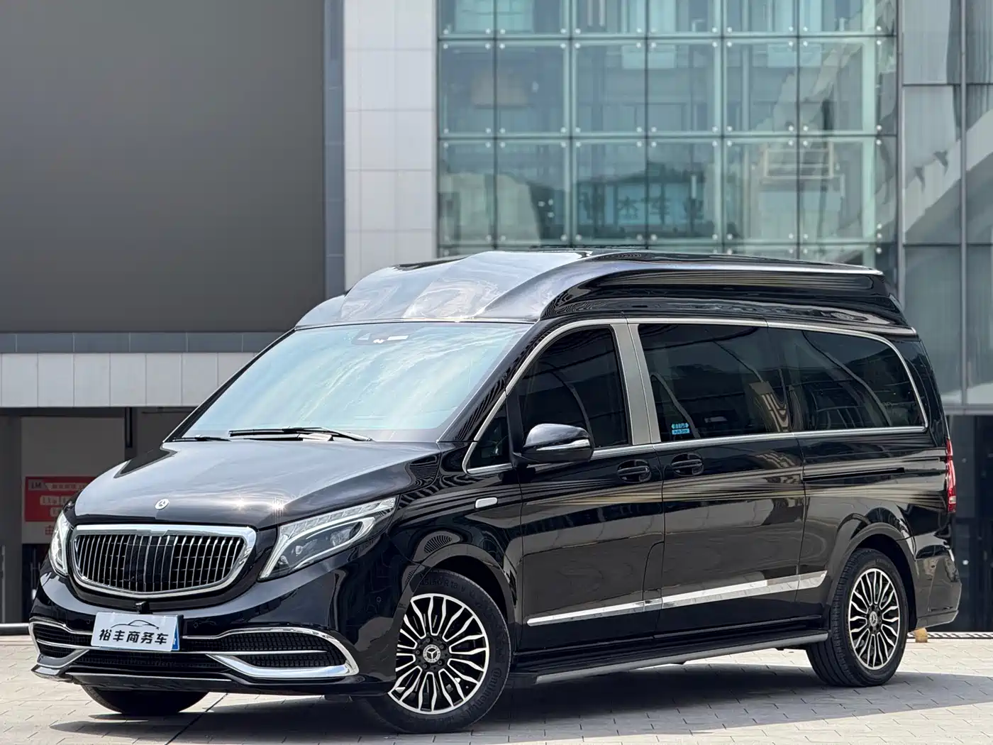 Mercedes-Benz V-Class 2022 V 260 L Long Wheelbase Luxury Edition фото 4