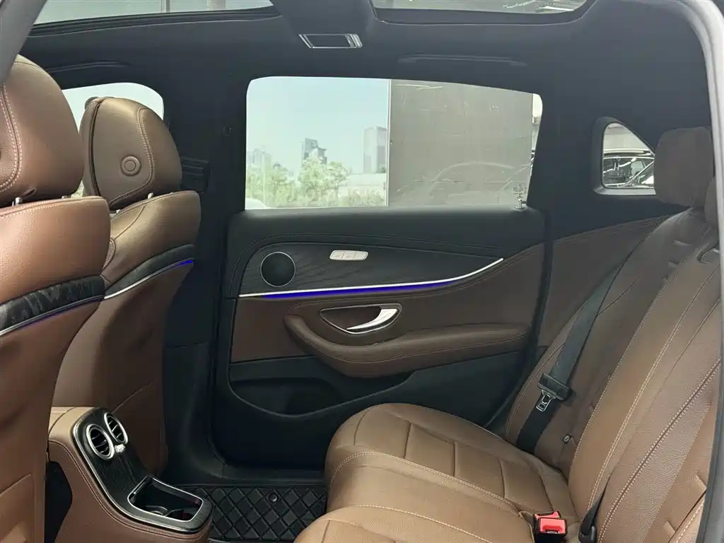 Mercedes-Benz E-Class 2022 Model Facelift II E 260 L Sport фото 10