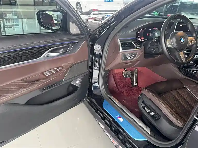 BMW 7 Series 2021 Model 740Li Leading M Sport Package фото 10