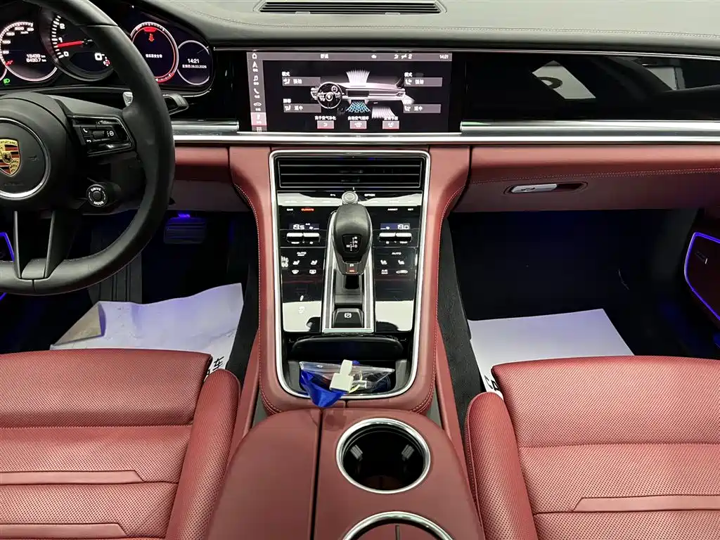 PORSCHE PANAMERA