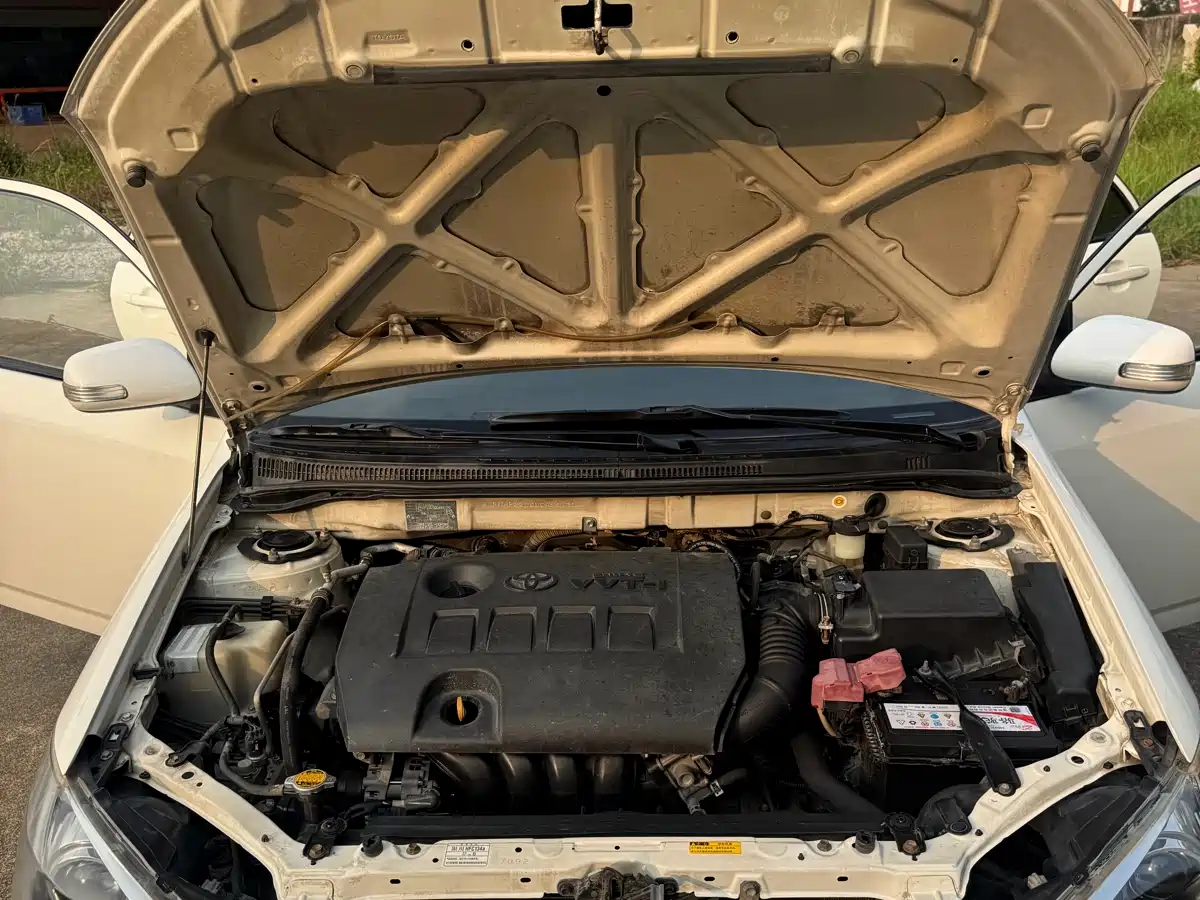Toyota Corolla 2013 1.6L Automatic Luxury фото 15