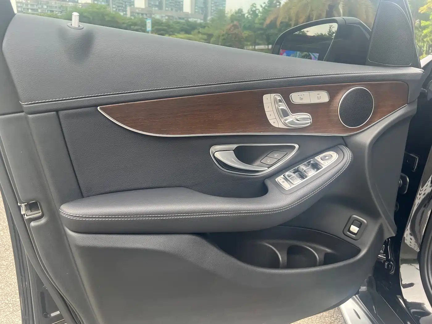 Mercedes-Benz GLC 2022 Facelift GLC 300 L 4MATIC Dynamic Collector's Edition фото 5