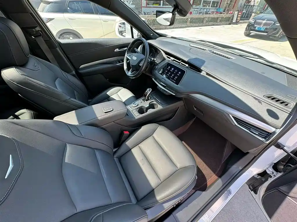 Cadillac XT4 2020 Facelift 28T 2WD Leading фото 11