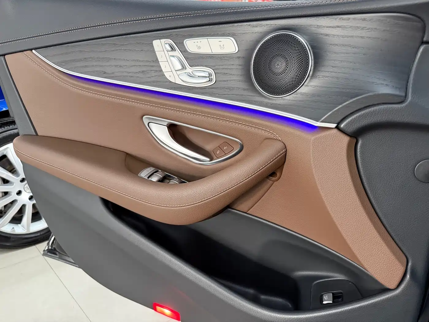 Mercedes-Benz E-Class 2023 E 300 L Sport Fashion фото 22