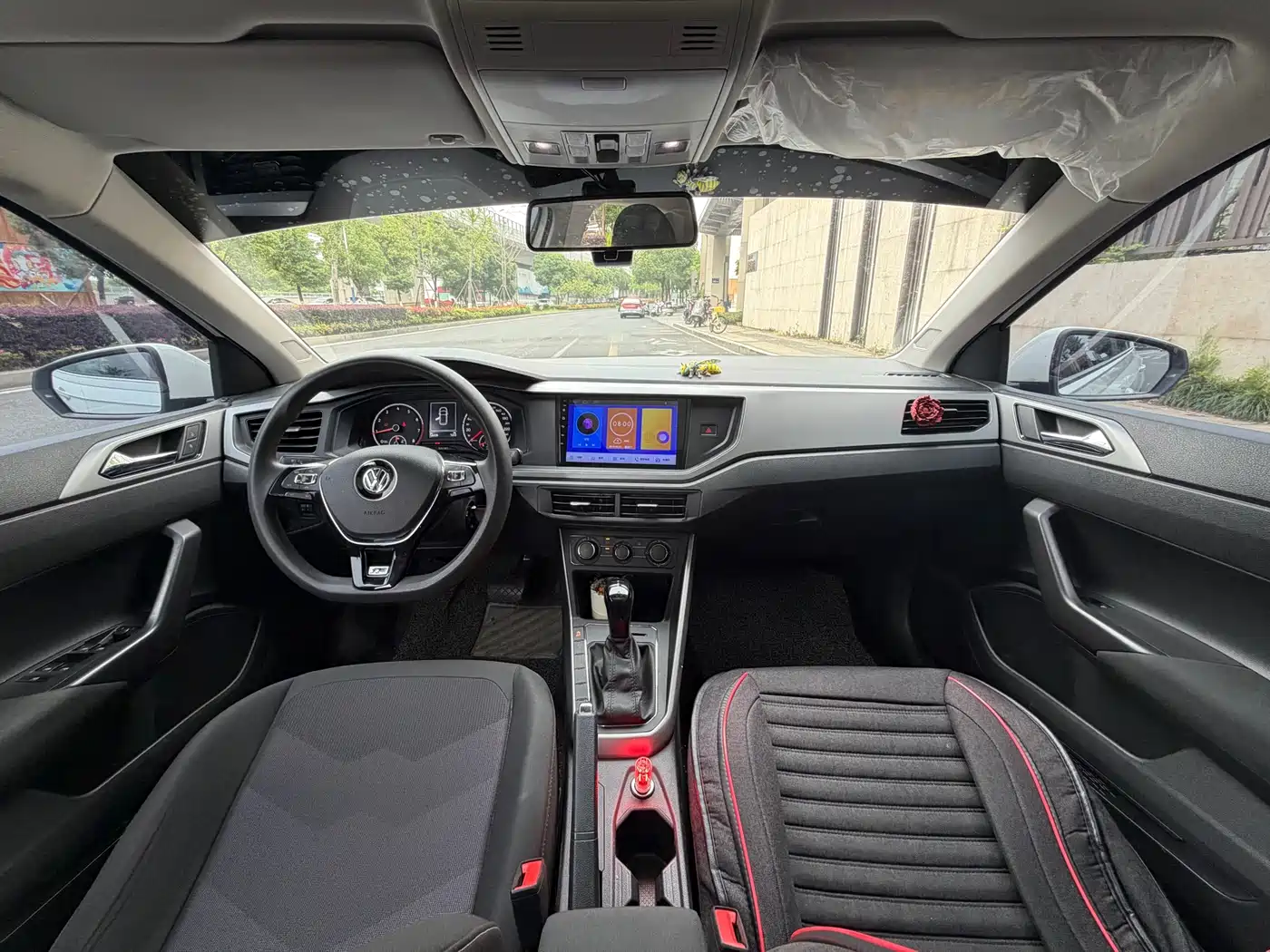 Volkswagen Polo 2019 Plus 1.5L Automatic Panorama Enjoyment Edition фото 11