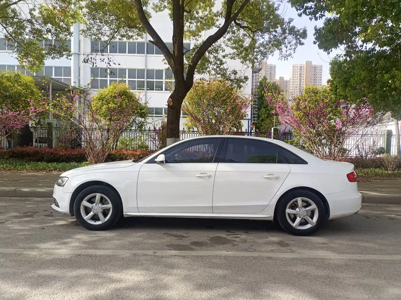 Audi A4L 2013 35 TFSI Automatic Comfort фото 6
