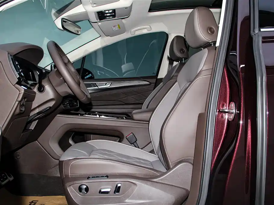 Volkswagen Viloran 2024 380TSI Executive Edition фото 29