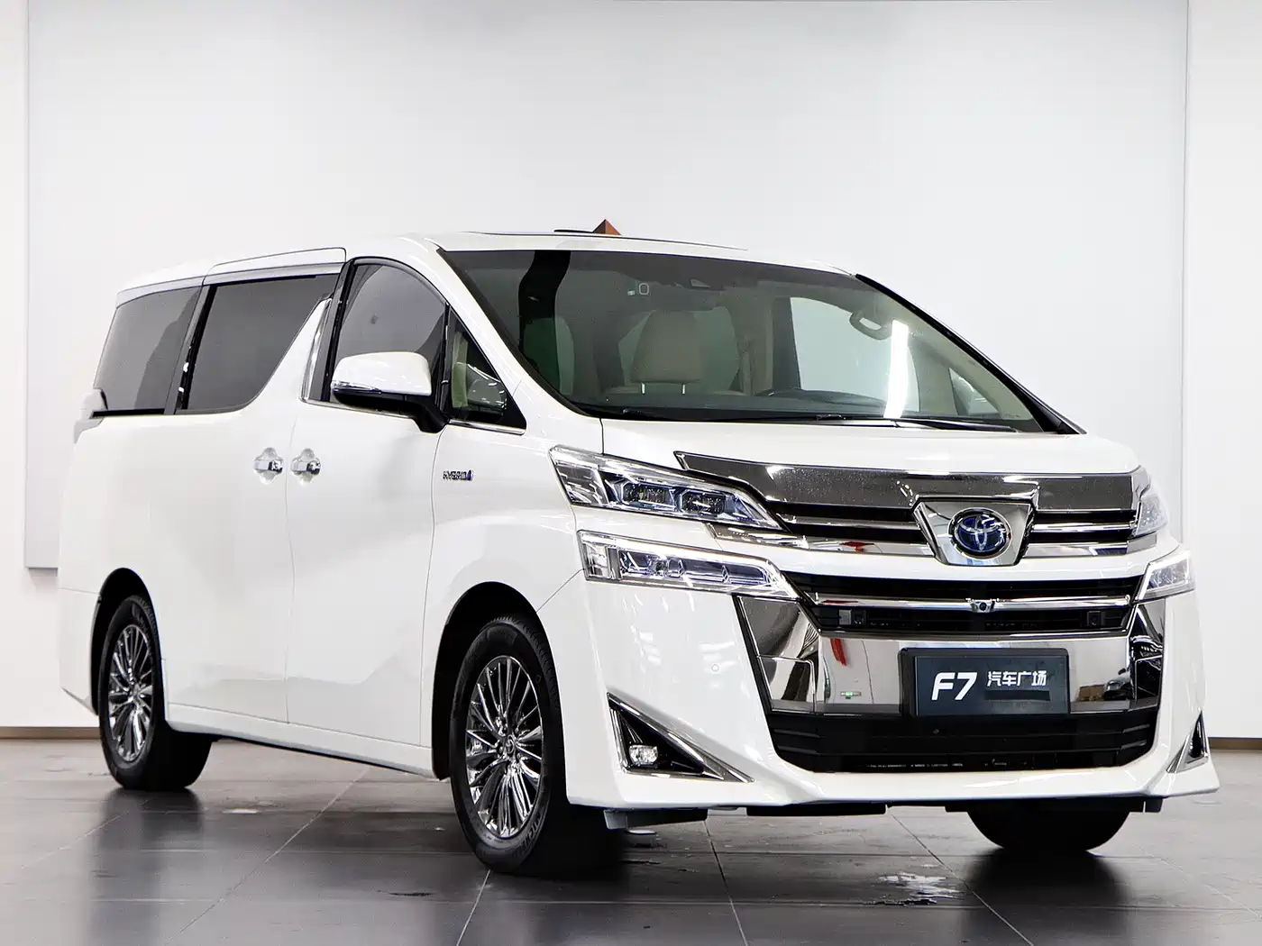 Toyota Vellfire 2020 Twin Engine 2.5L HV Premium Edition фото 3