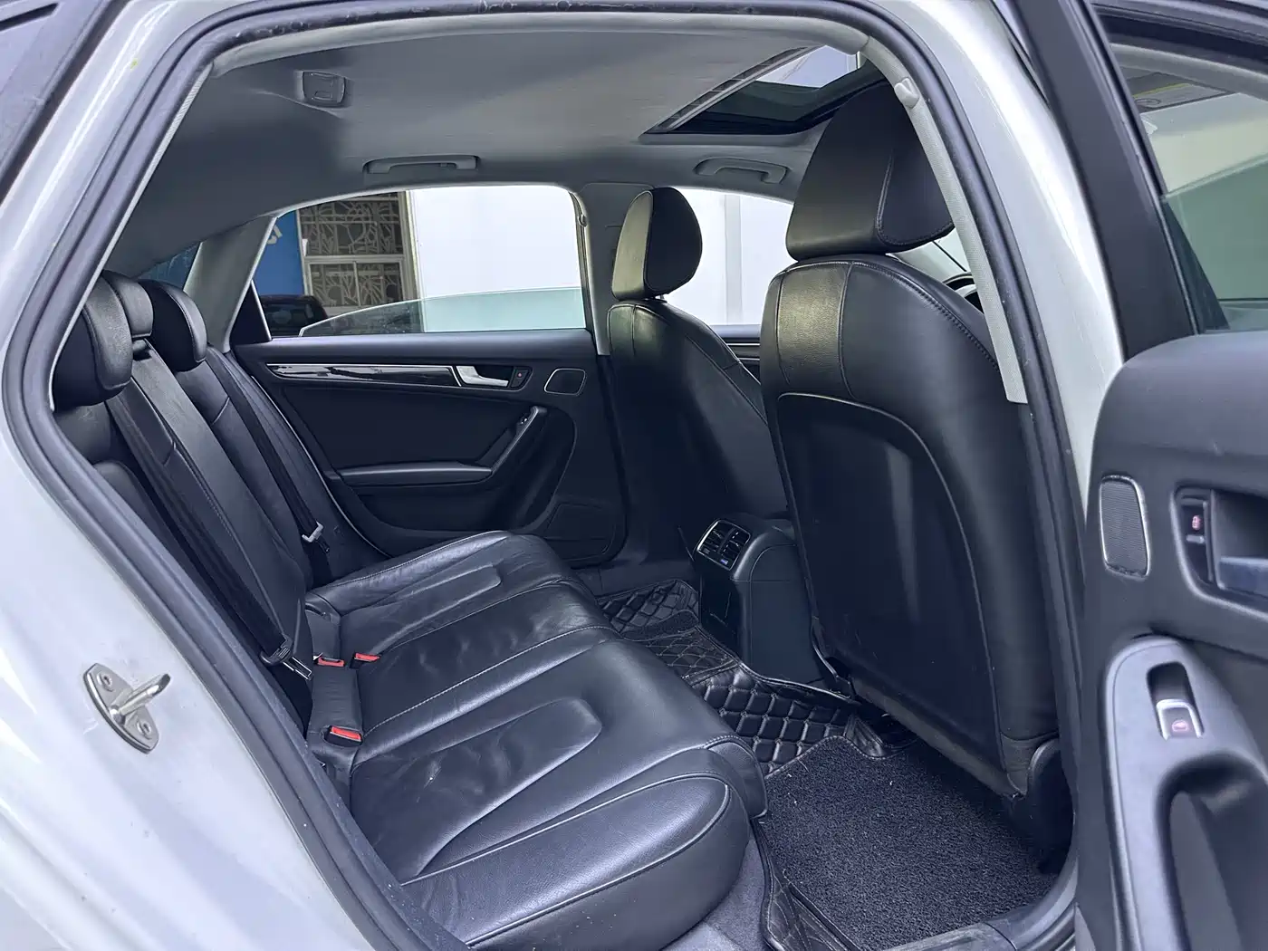 Audi A4L 2016 35 TFSI Collector's Edition S line Comfort фото 11