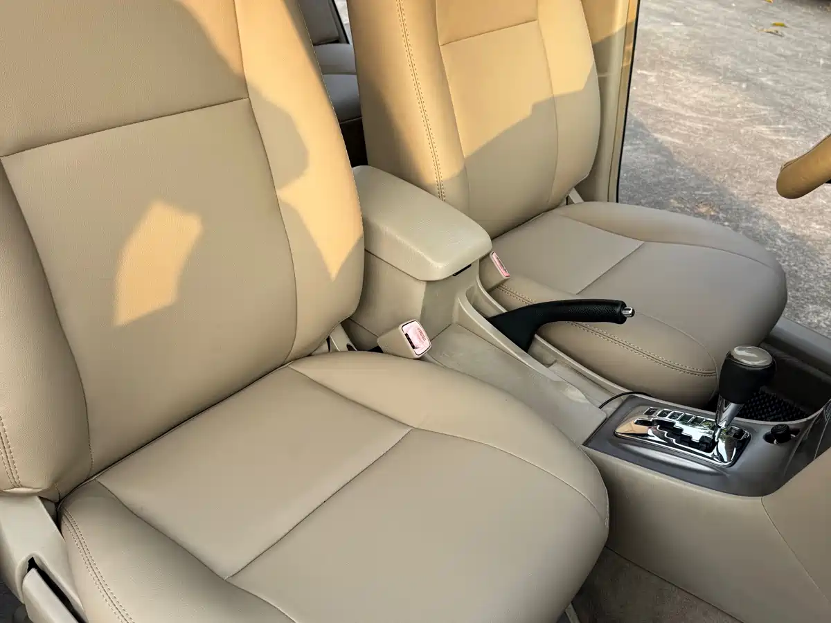 Toyota Corolla 2013 1.6L Automatic Luxury фото 16