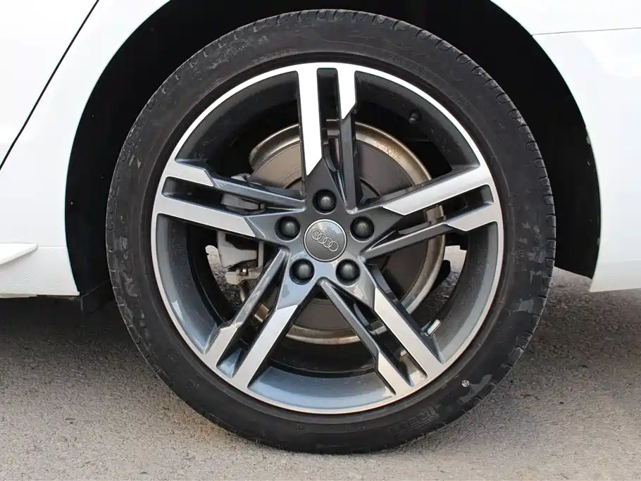 Audi A4L 2020 40 TFSI Luxury Dynamic фото 13