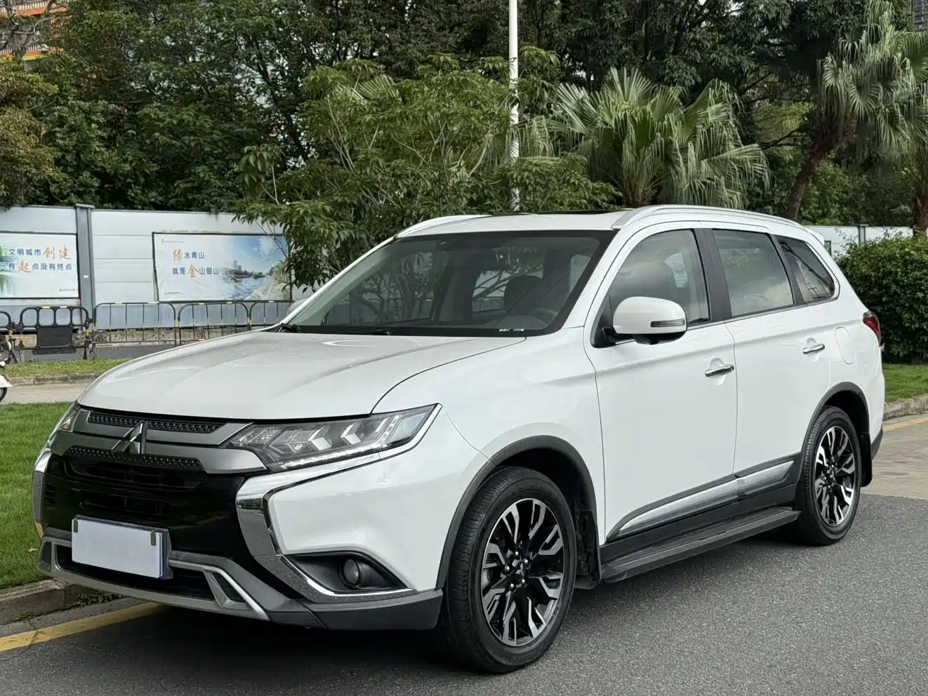 MITSUBISHI OUTLANDER