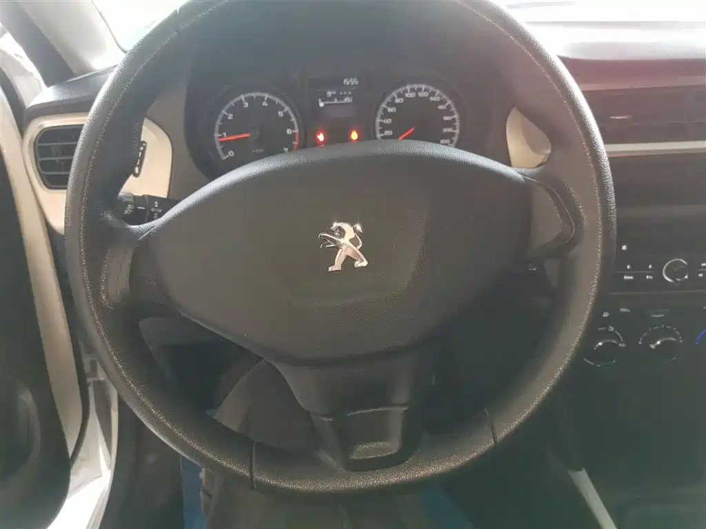Peugeot 301 2018 1.6L Manual Comfort Edition фото 7