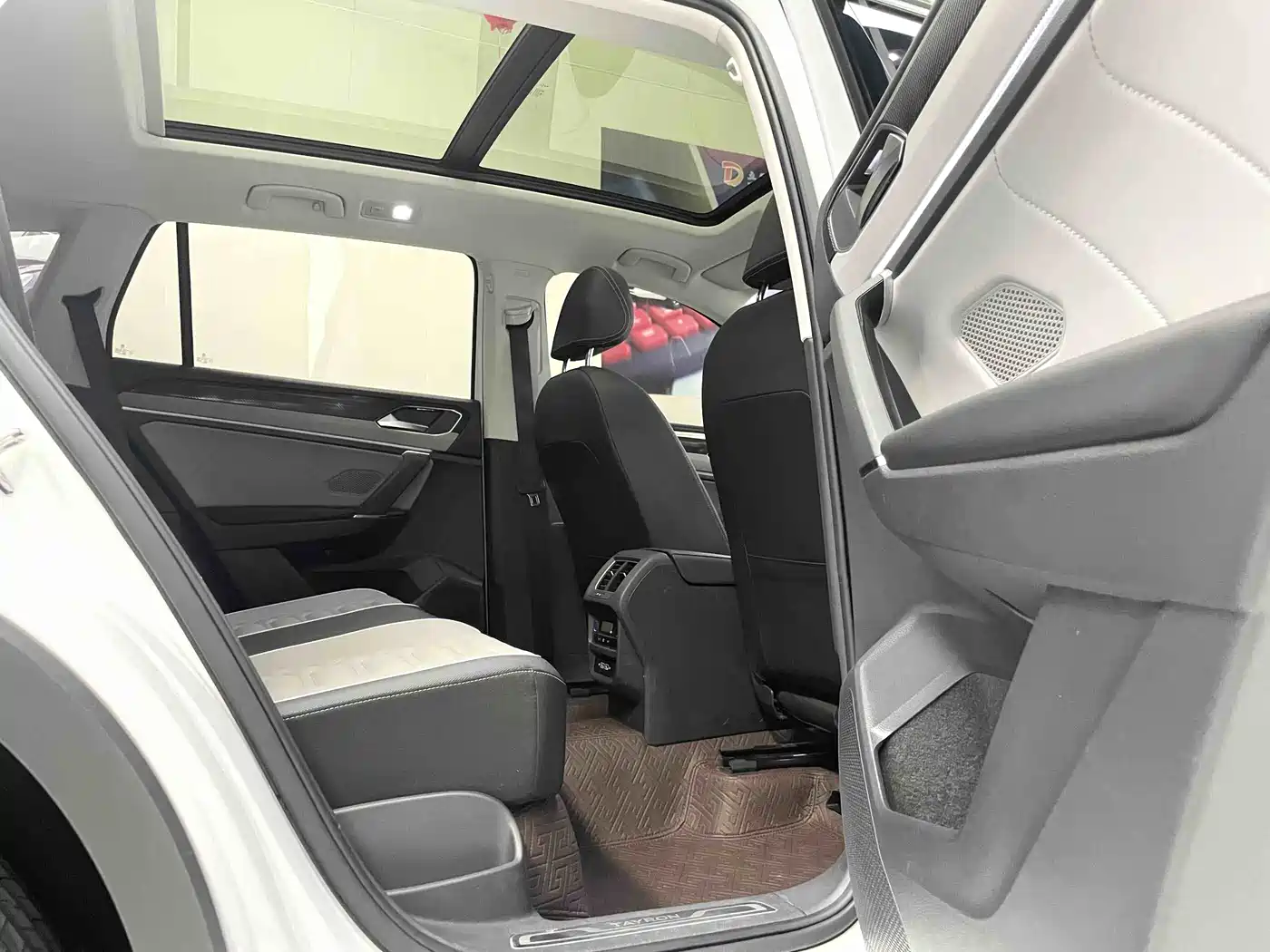 Volkswagen Tayron 2023 280TSI 2WD Luxury Plus Advanced Edition фото 13