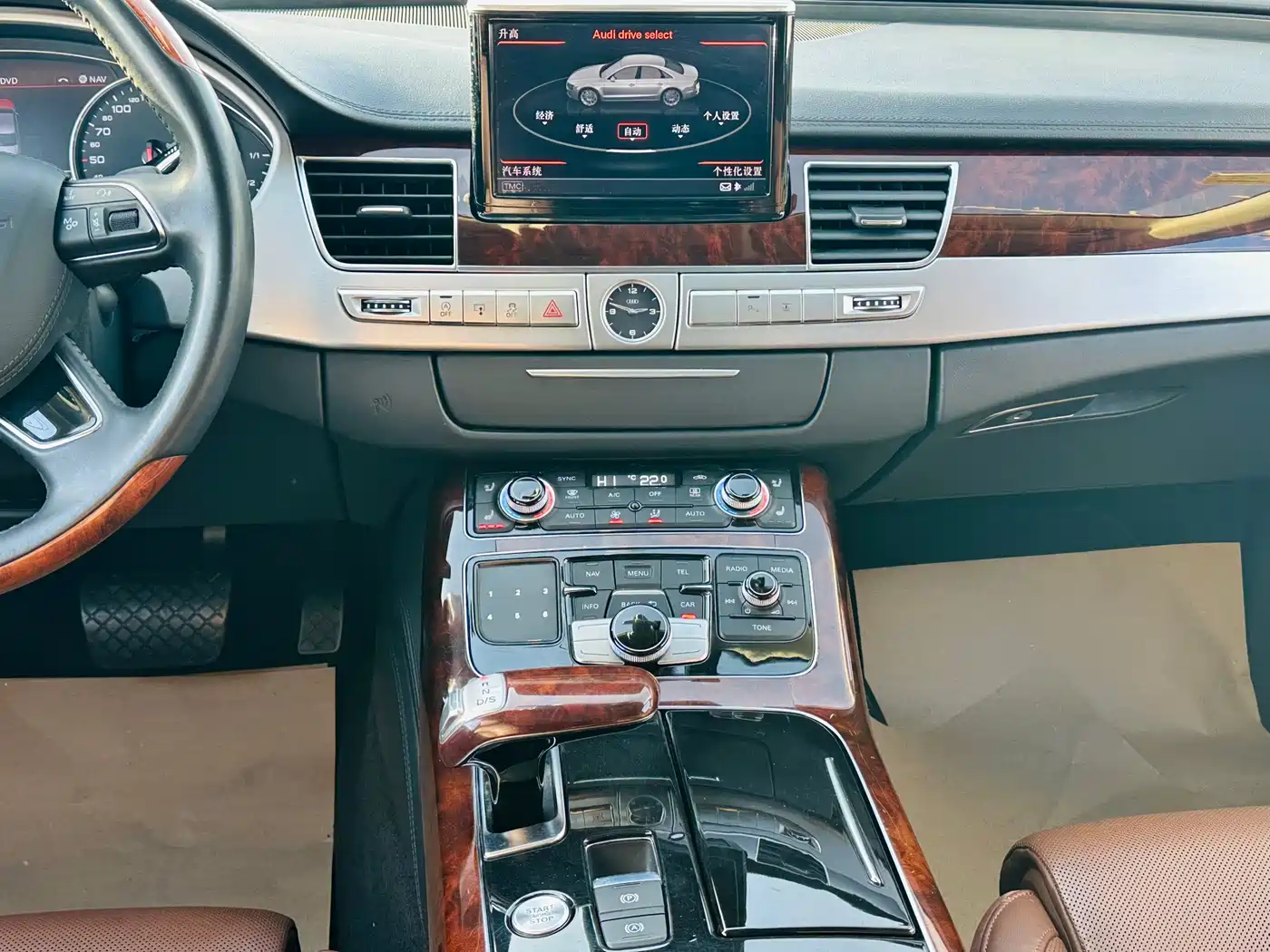 Audi A8 2013 A8L 6.3 FSI W12 quattro Flagship фото 20