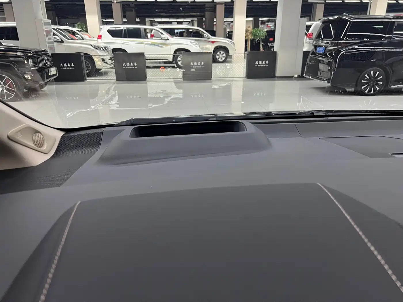 Toyota Alphard 2024 Hybrid 2.5L Ultimate Enjoyment Edition фото 24