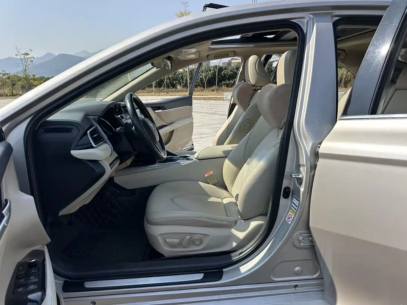 Toyota Camry 2018 Hybrid 2.5HG Luxury Edition фото 25